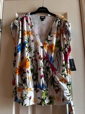 🎁 NWT I.N.C. International Concepts Floral Surplice Top Medium Risa Blooms